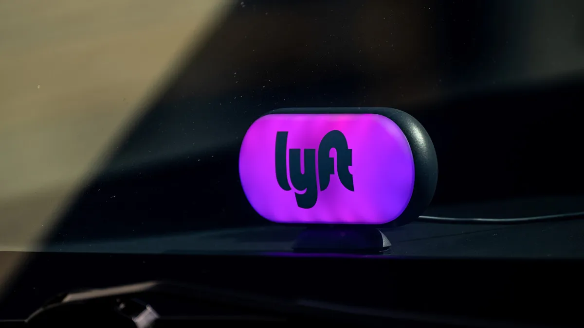 lyft-signage-car-2025